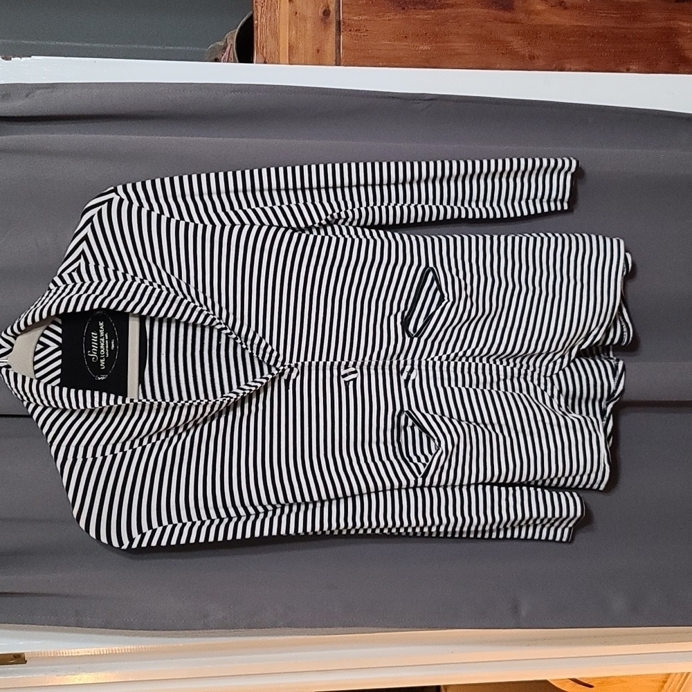 Soma Live. Lounge. Wear. Women's Striped Button Up‎ Top/Jacket Sz. XS GUC…